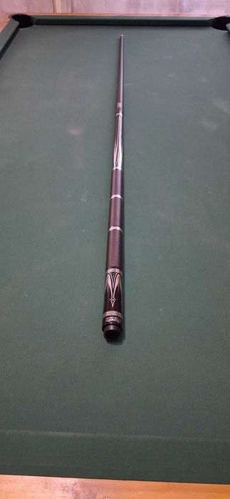 Kij do bilarda z włókna węglowego