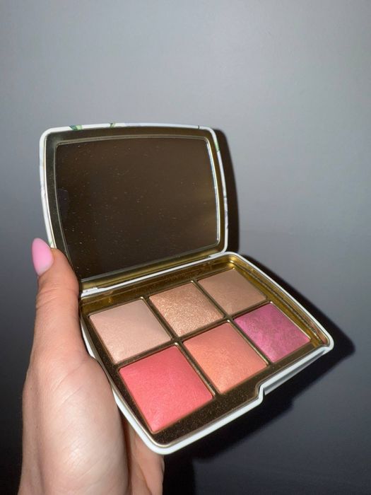 Палетка hourglass в наличии