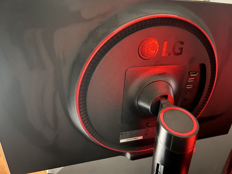 Conjunto de setup gaming computador gaming , monitor gaming e