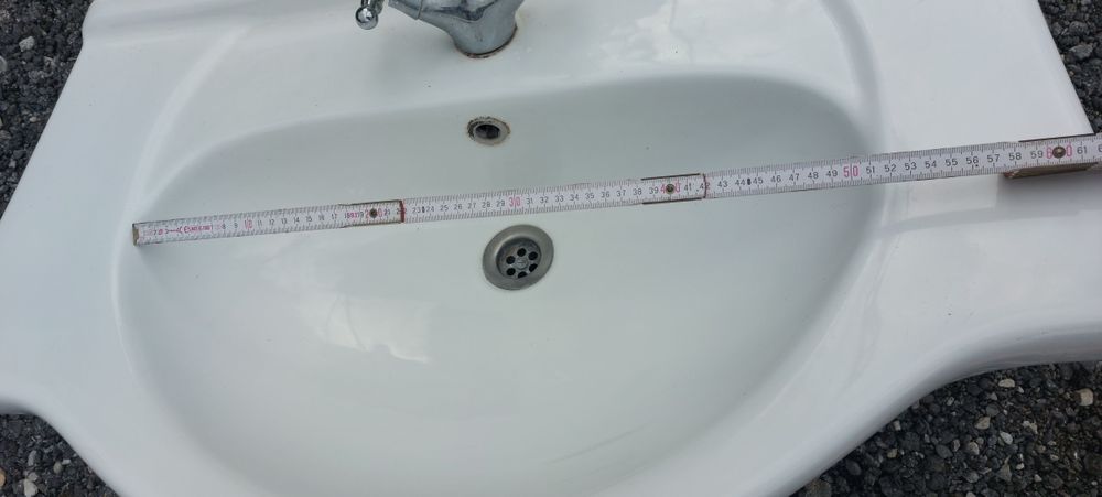 Zlew i szafka z lustrem