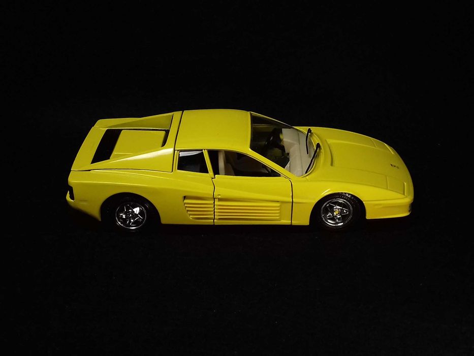 Burago 1:24 - Ferrari Testarossa (1984) - made in Italy