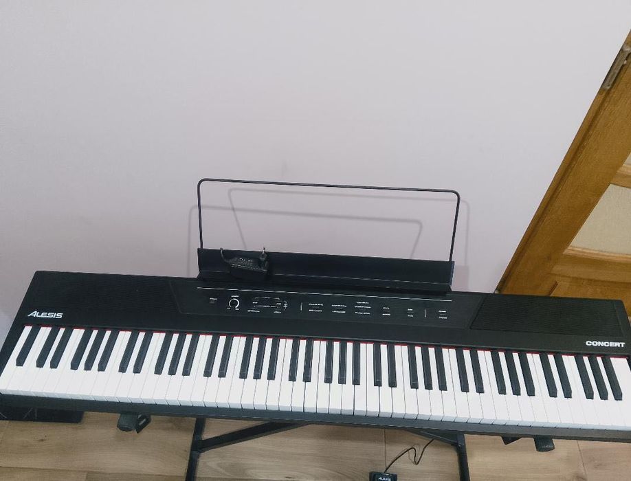 Цифрове піаніно (електропіаніно)