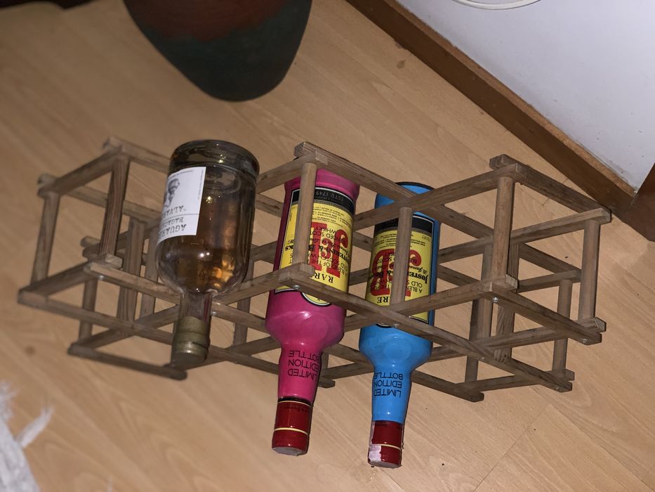 Garrafeira em madeira prática e decorativa.alt: 56 cump: 51