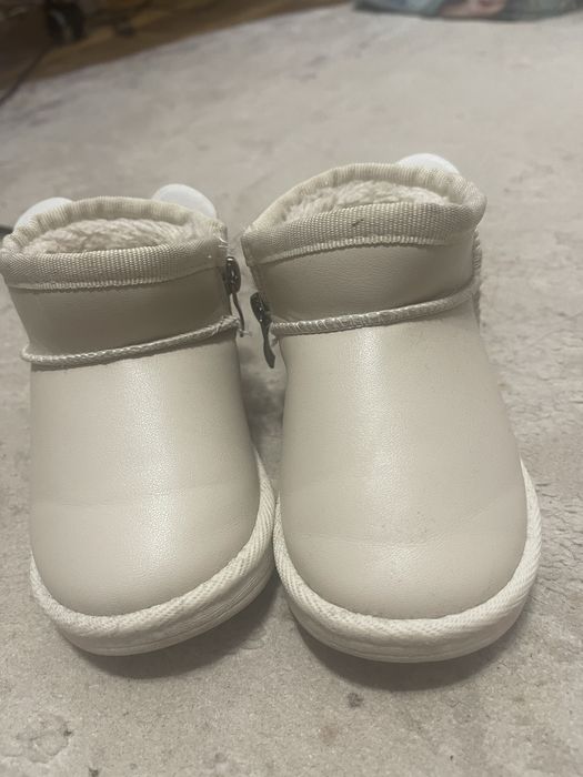 Зимові уги доя дівчинки