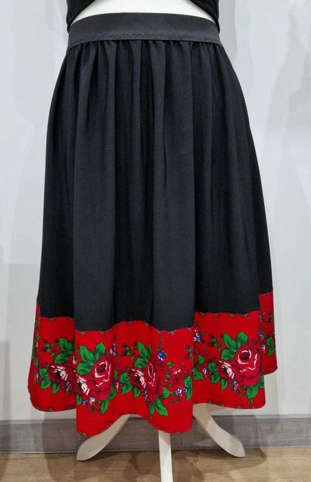 Spódnica czarna z kwiatami 3XL(46)