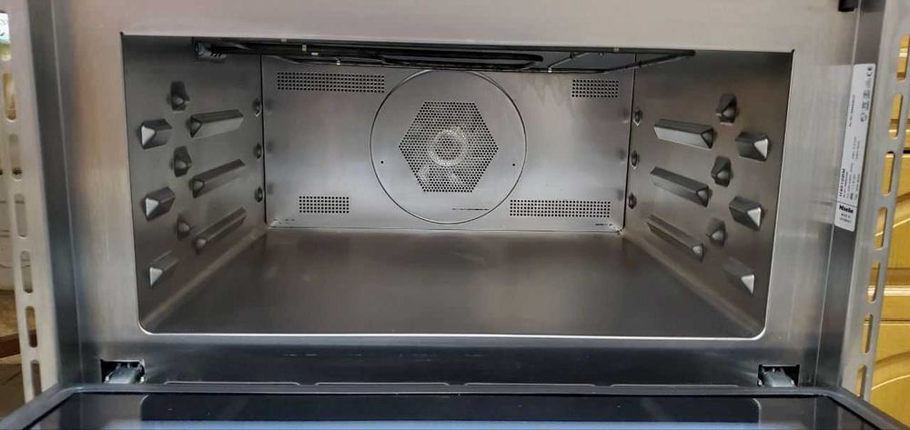 Продам духовой шкаф Miele H 4010 BM с функцией микроволновки.