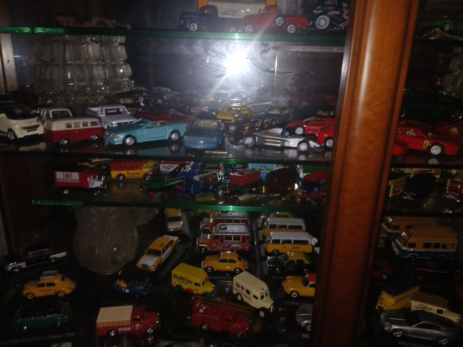 Colecao 140  carro minitura  por 700 €