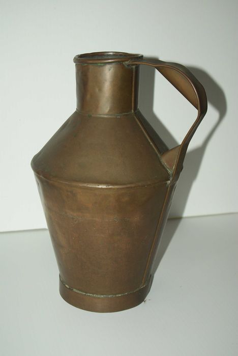 Bilha antiga em latão