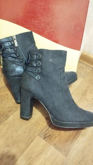 Жіночі ботинки лот