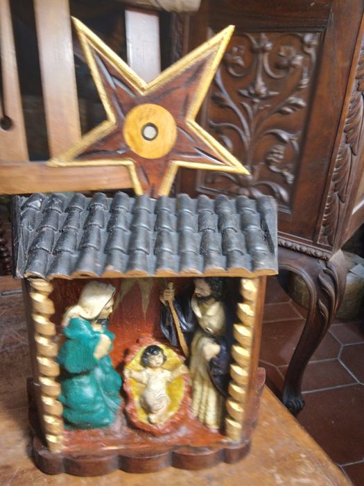 Presépio antigo em madeira e gesso