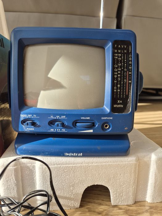 TV przenośny 5,5" czarno-bialy z radiem