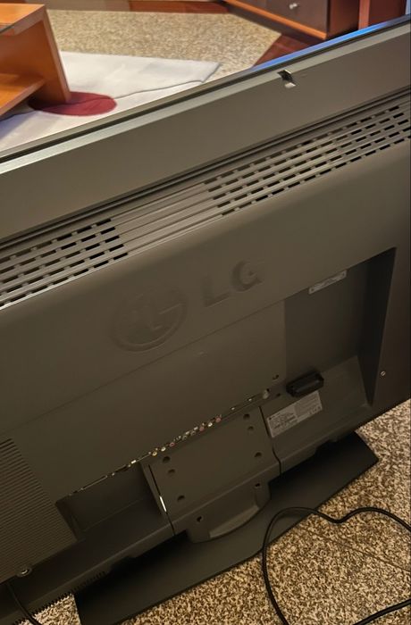 Televisão LG com suporte