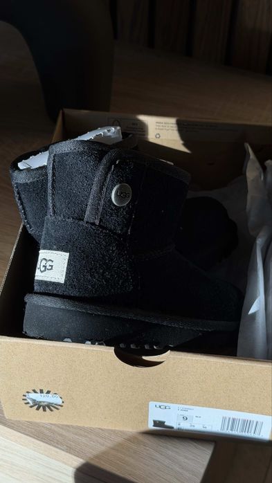 Уги для хлопчика UGG
