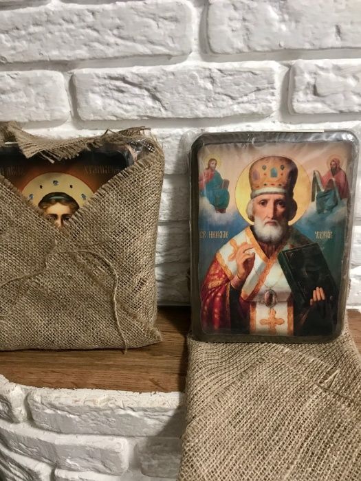 Иконы в подарочной упаковке.