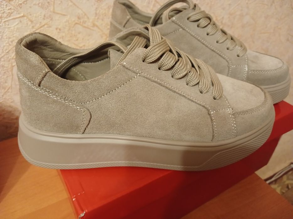 Замшеві  кросівки