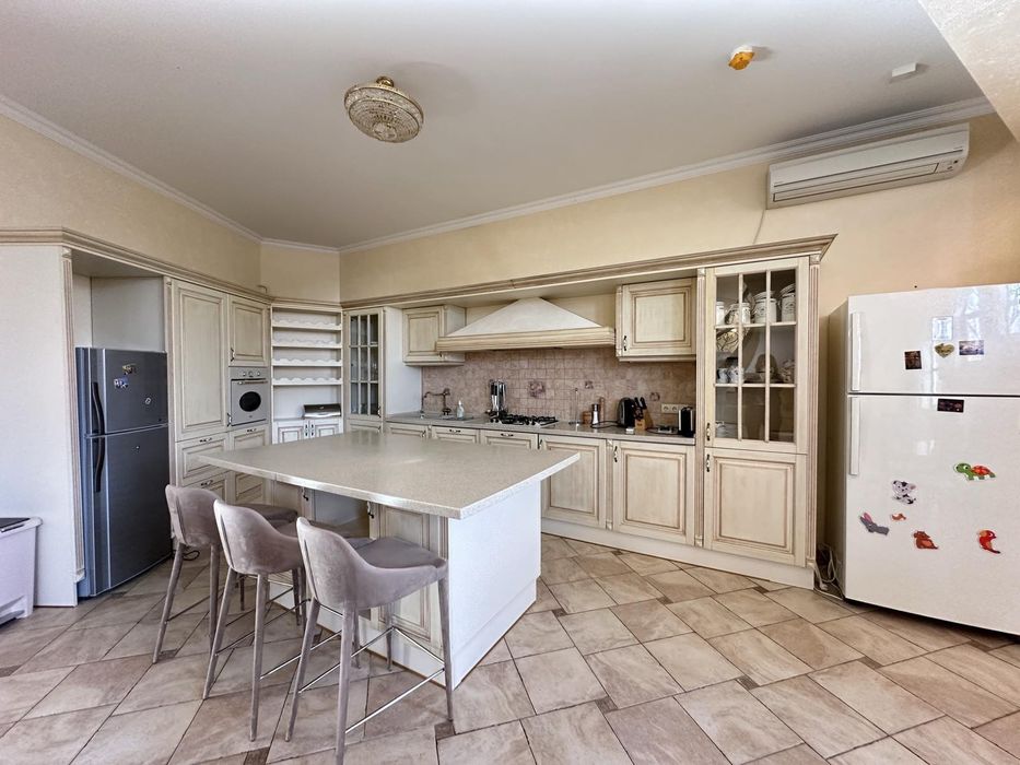 Оренда Будинку Совіньон, гараж, бассейн ділянка 15 сот  поруч море