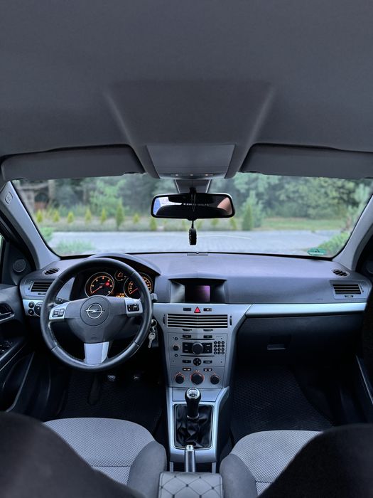 Opel astra H 2009р продам Опель Астра Н  авто в рідній фарбі