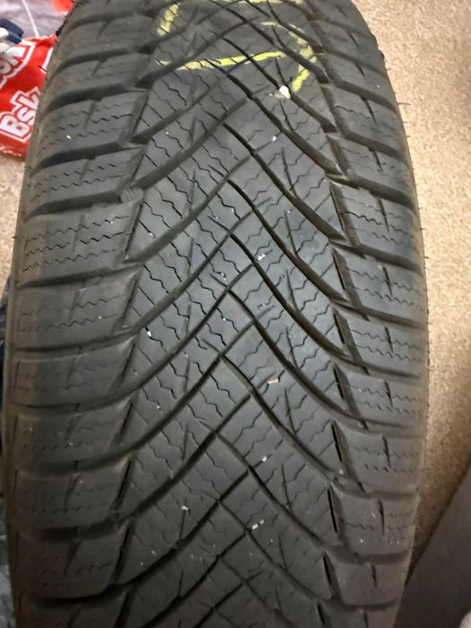 Sprzedam opony na stalowych felgach 175/65 R14