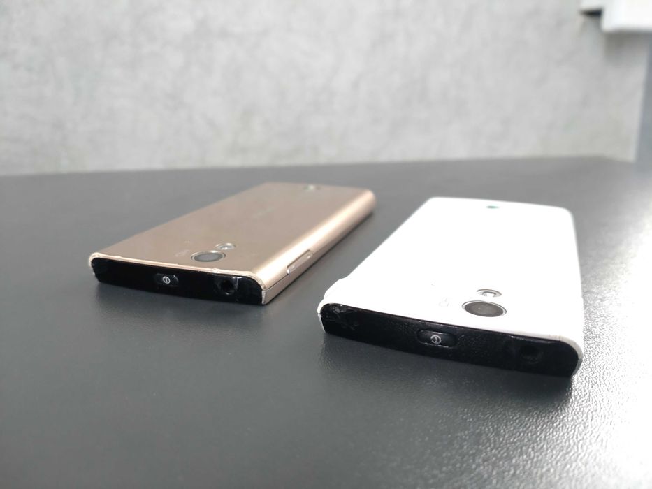 2 телефона Sony Ericsson Xperia ray (ST18i) Gold и White