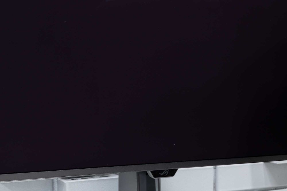 Монітор ASUS ROG Swift OLED PG32UCDMR з нюансом у антибліковому покритті