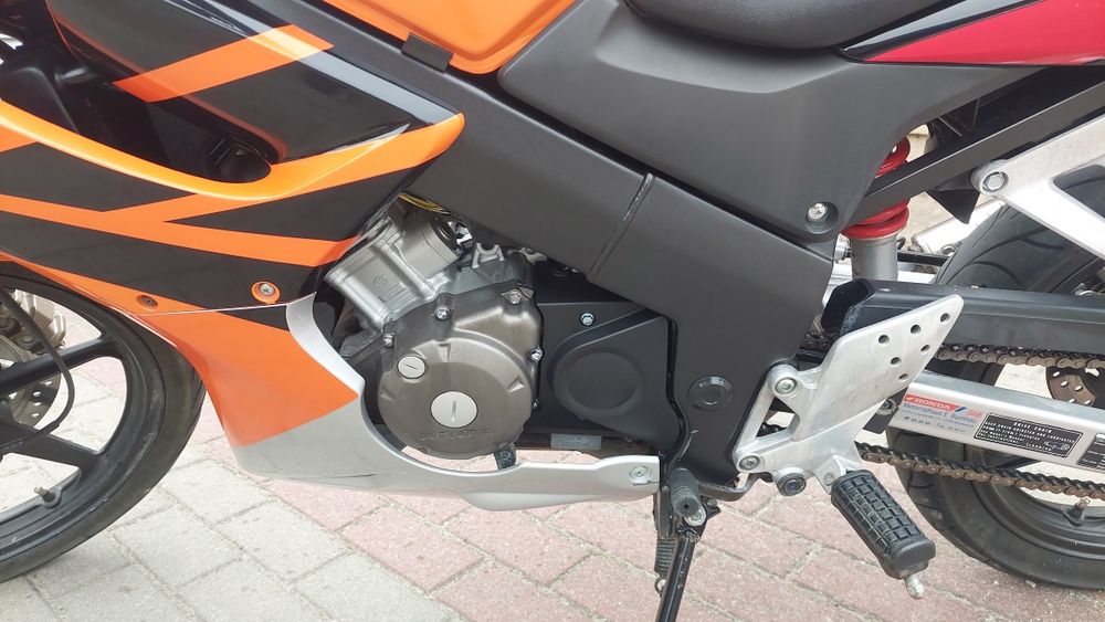 Honda CBR 125R,rok 2006,na kat B,stan bdb,przebieg 11tyś km,OC,PT,yama