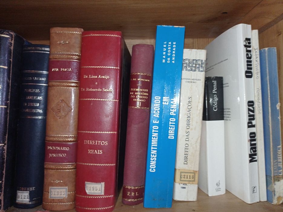 Livros de Direito ( Ver Descrição)