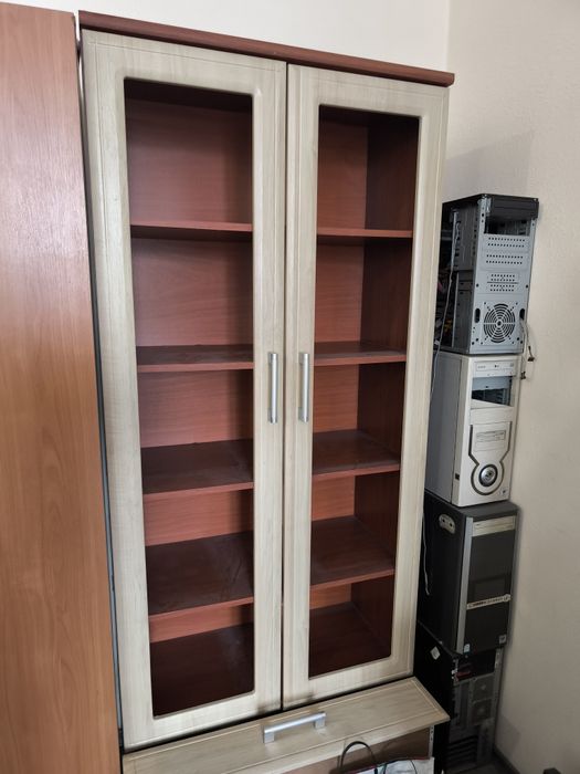 Шкафы для офиса или для дачи