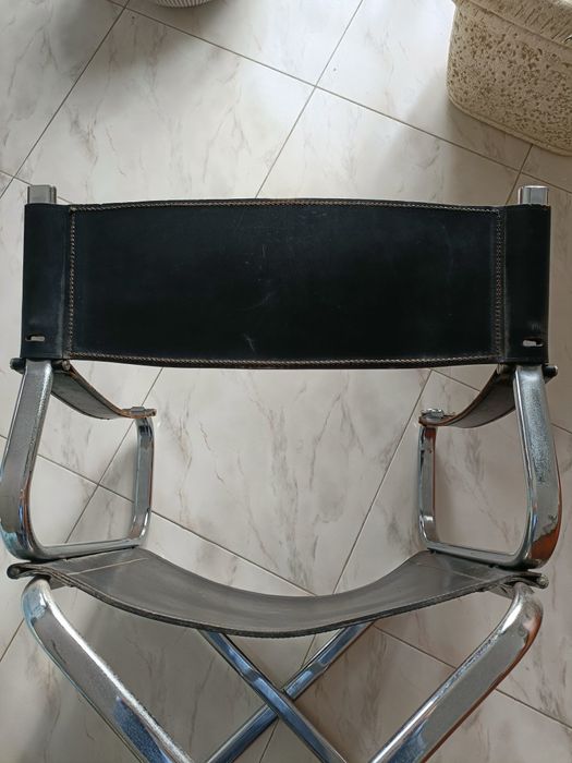 Cadeira de realizador metal e pele danificada