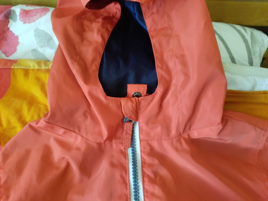 Lekka wiatrówka 5-10-15. Czerwono-granatowa. rozm 110cm