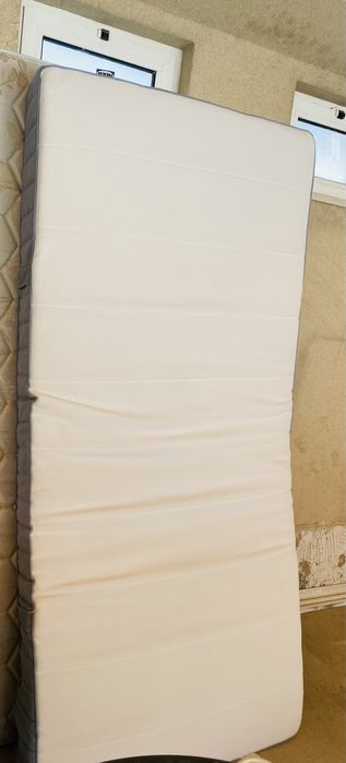 Colchão branco único
