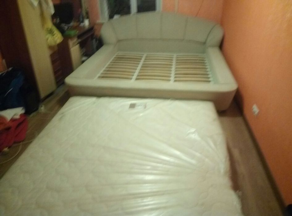 Продам велику кровать