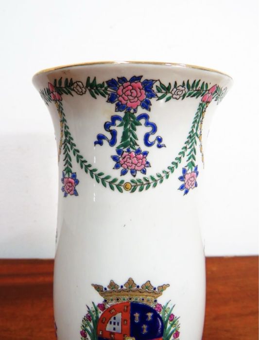 Jarra com brasão de armas Reino de Portugal.