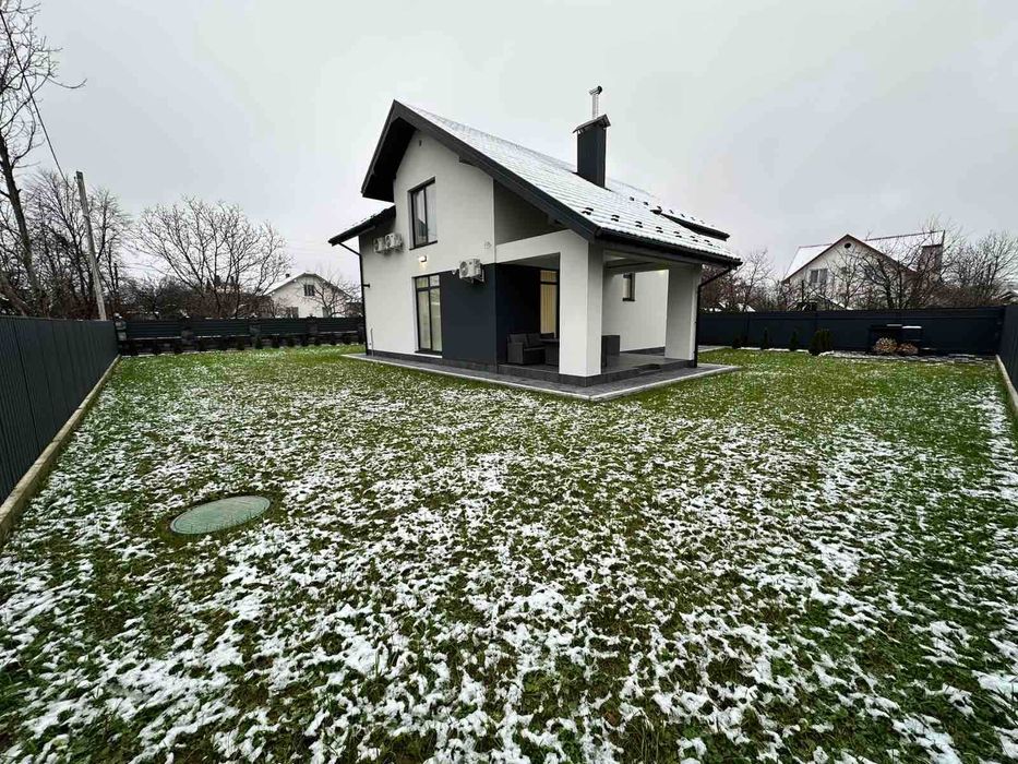 Продається просторий будинок з сучасним ремонтом в Крихівцях.