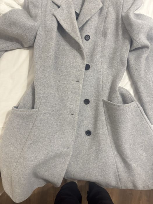 Пальто сірого кольору