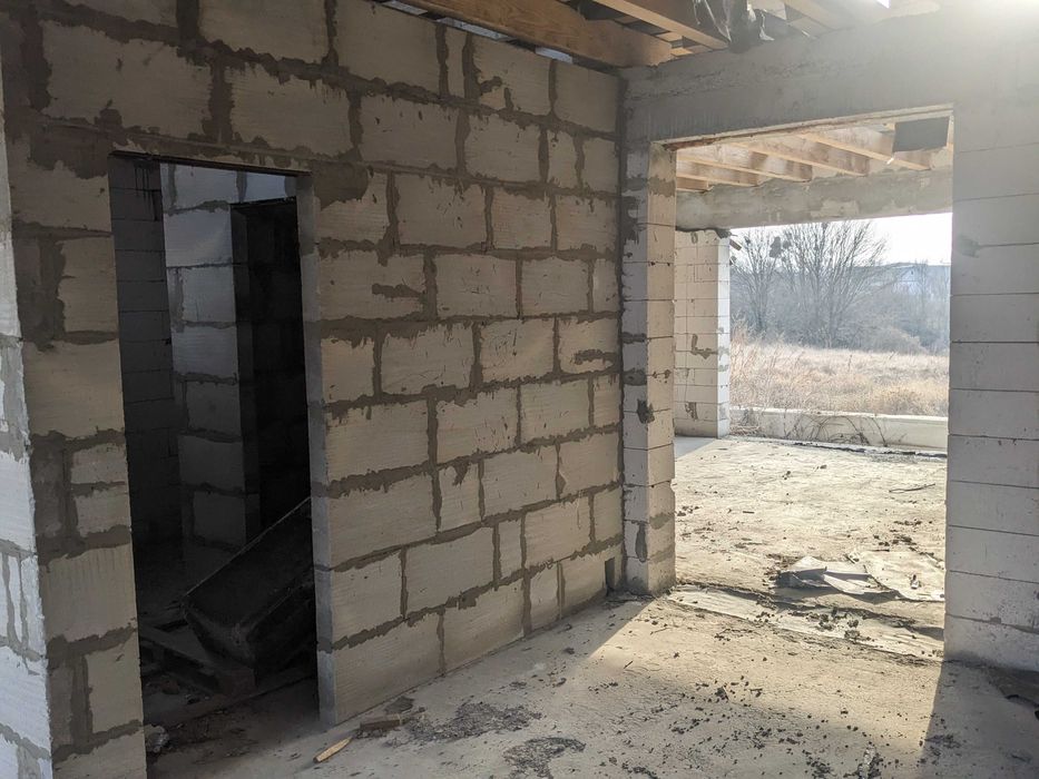 Двоповерховий капітальний будинок