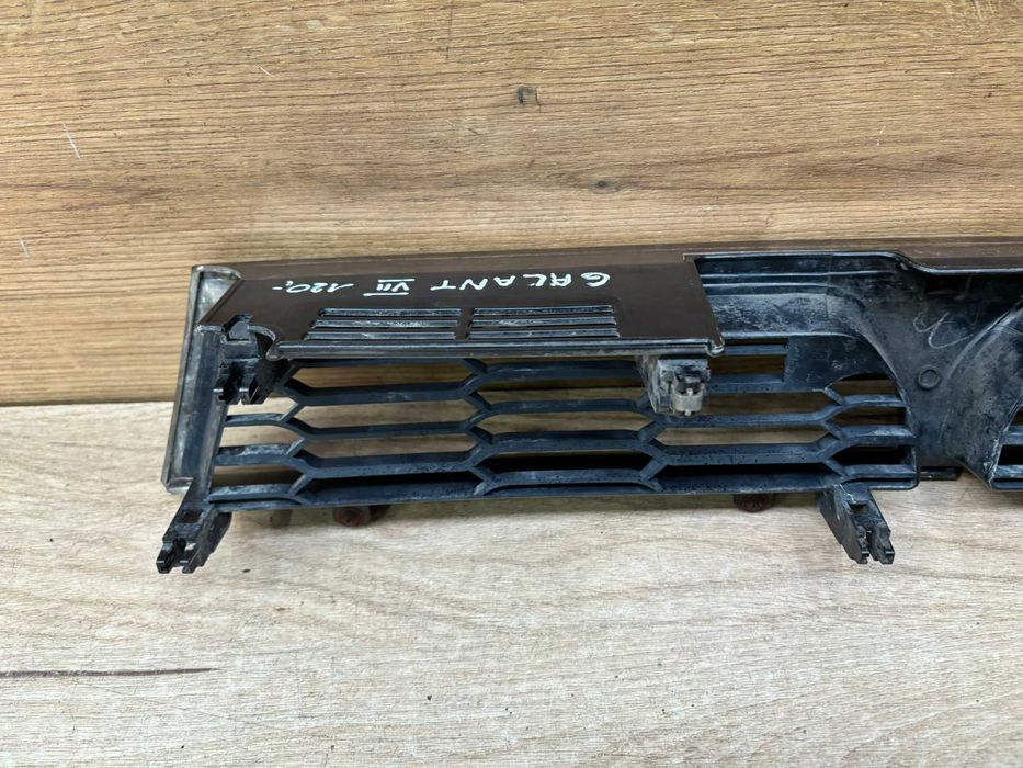 Grill atrapa zderzaka Mitsubishi Galant VII