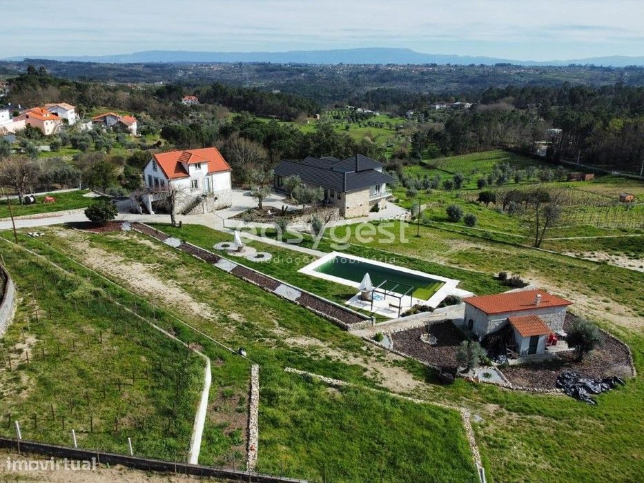 Soberba Quinta com piscina, localizada em Parada de Gonta, Tondela