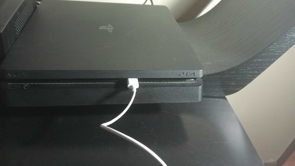 PLAYSTATION 4 SLIM  (1TB] com elden ring