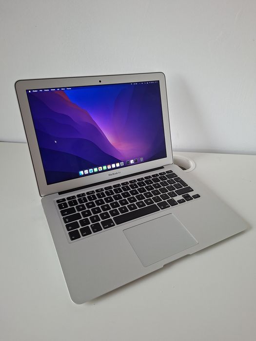 Apple MacBook Air 13" (2017) | i5 / 8GB RAM | macOS Monterey | Stan BDB