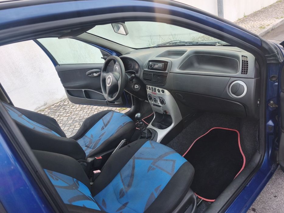 Fiat Punto 80
Motor a gasolina 1.2L 100cv
Modelo: 2004
Vidros e espelhos elétricos
Correia de distribuição, embraiagem, óleo e filtros foram trocados.