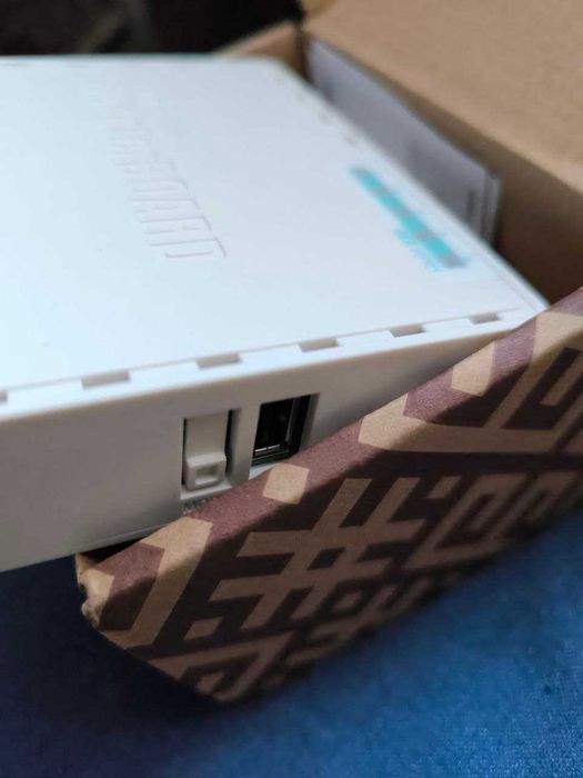 Маршрутизатор MikroTik hEX (RB750Gr3)