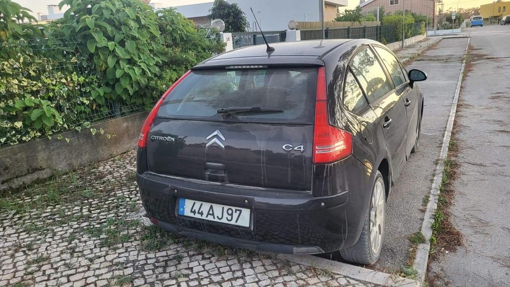 Citroen C4   1.4 gasolina   245.000klms Reais

1.4 GASOLINA COM 235000KM 

LOCAL SESIMBRA