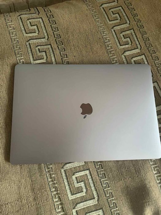 Продам MacBook Pro 2019