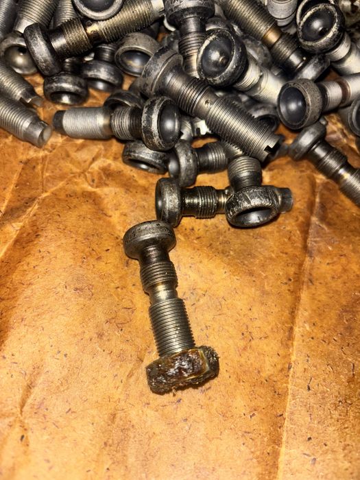 Гвинт регулювальний коромисла ЯМЗ КРАЗ, МАЗ, Т 150