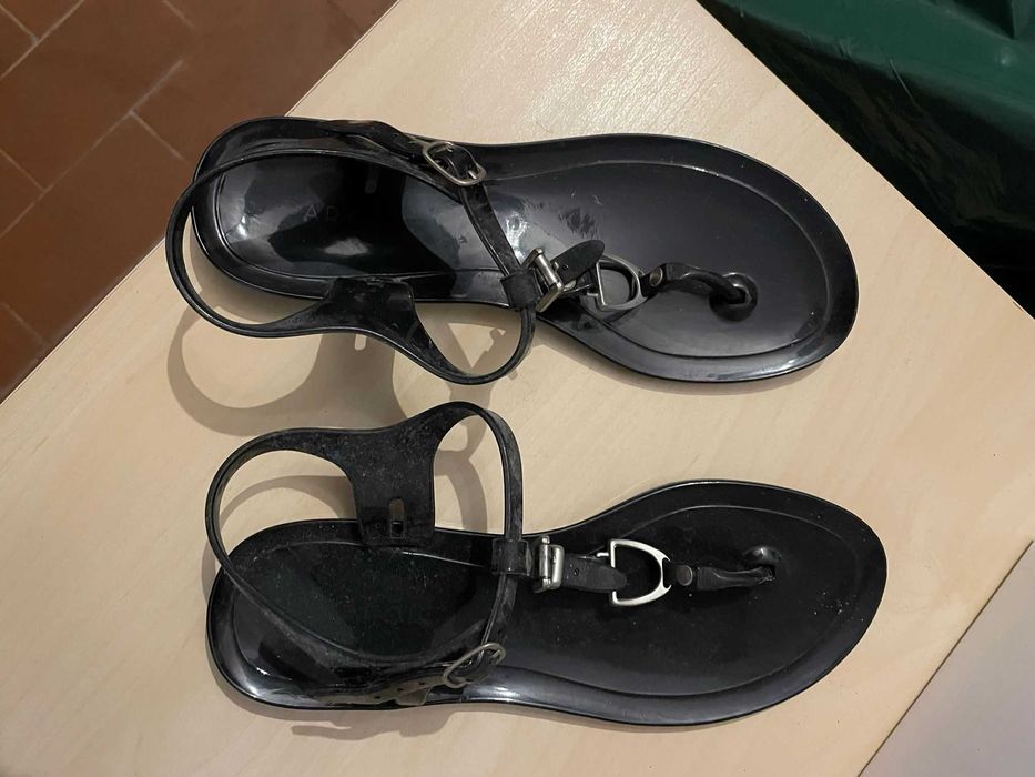 Sandálias de borracha