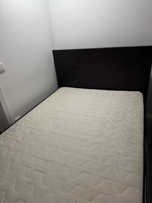 Cama de Madeira colchao e estardo