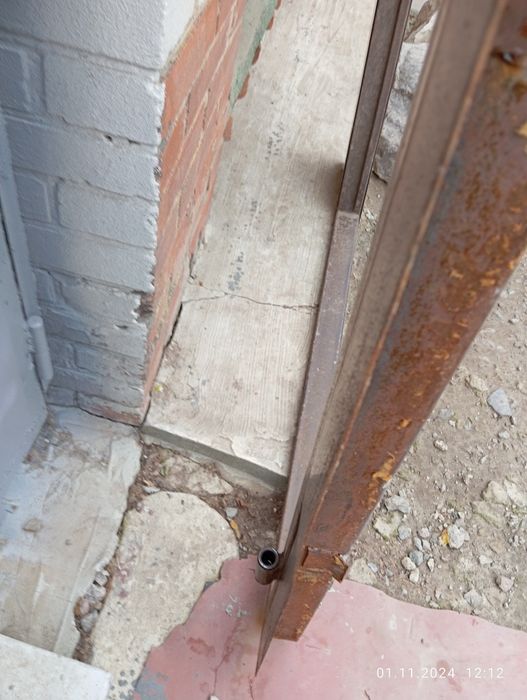 Продам двери входные