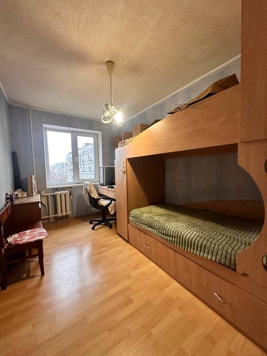 Продам 3 ком квартира  косметический ремон