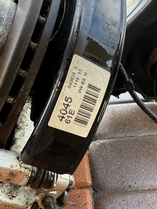 Задній ричаг підвіска підшипник лапа важіль Volkswagen VW Т6.1