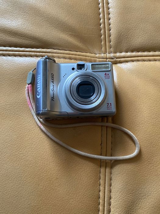 компактний цифровий фотоапарат Canon PowerShot A550
